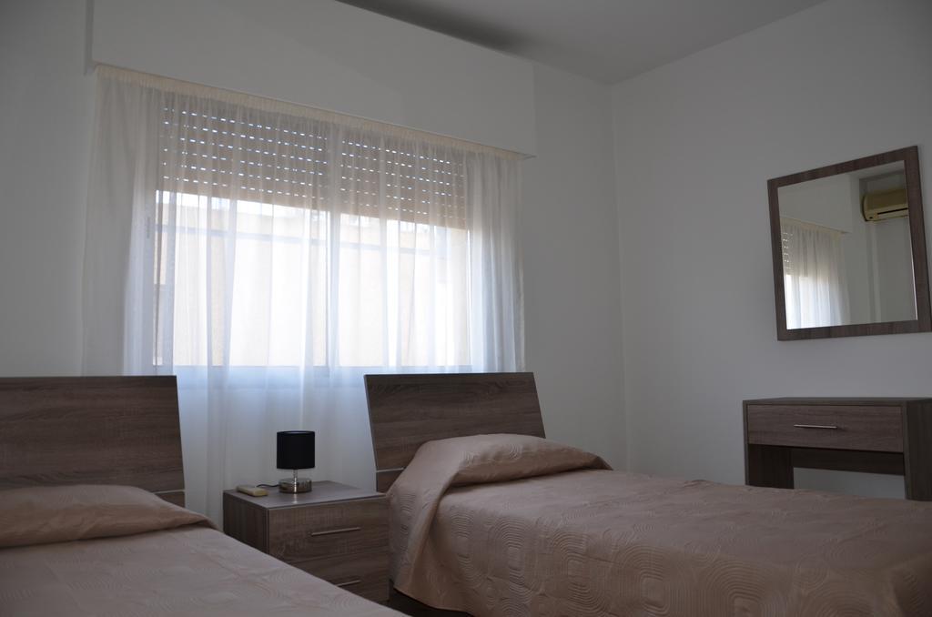 Surf & Sun Holiday Apartments Lemesós Eksteriør bilde