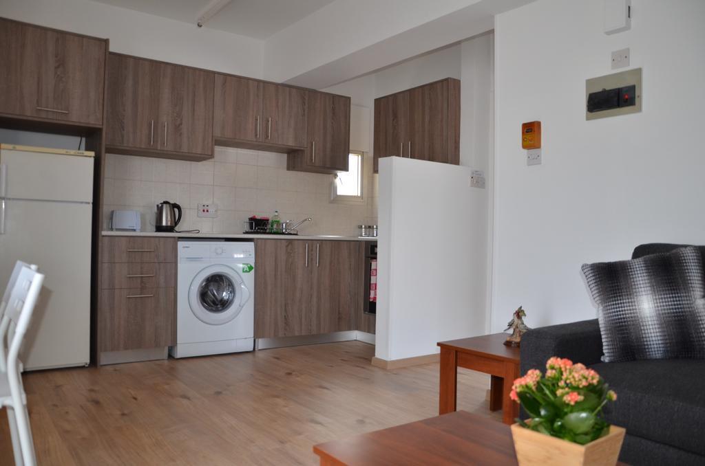 Surf & Sun Holiday Apartments Lemesós Eksteriør bilde
