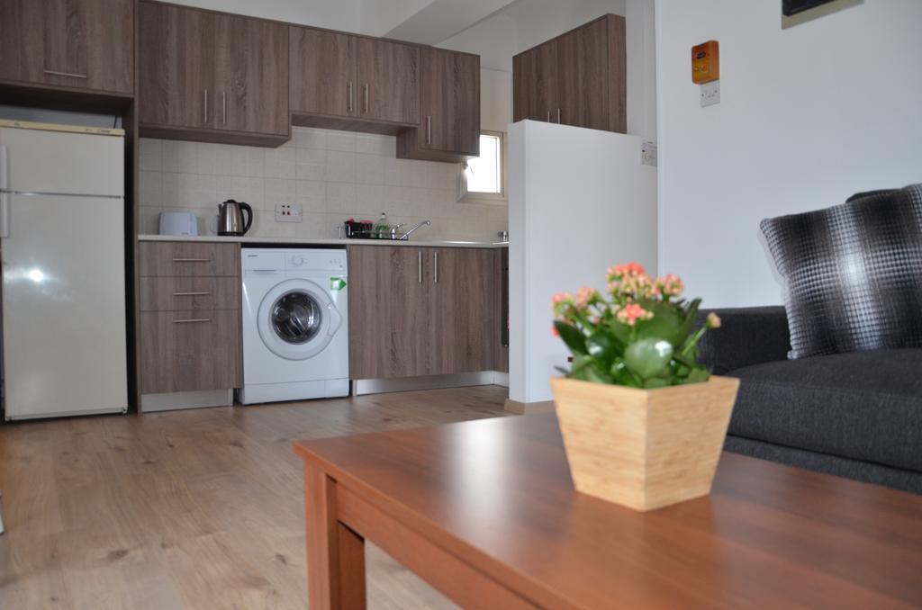 Surf & Sun Holiday Apartments Lemesós Eksteriør bilde
