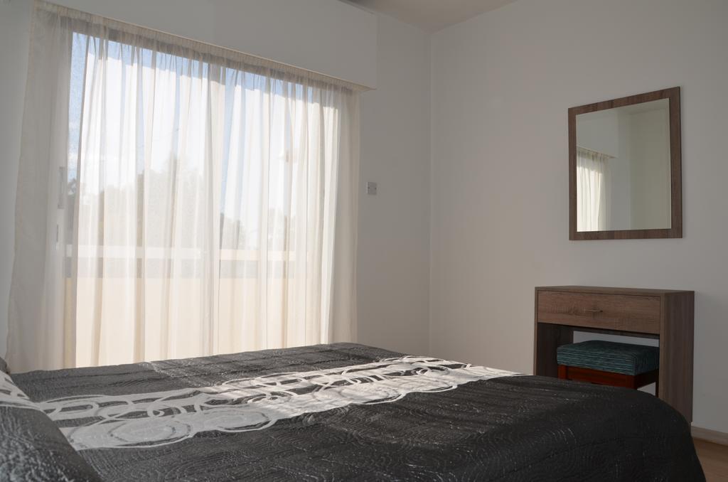 Surf & Sun Holiday Apartments Lemesós Eksteriør bilde