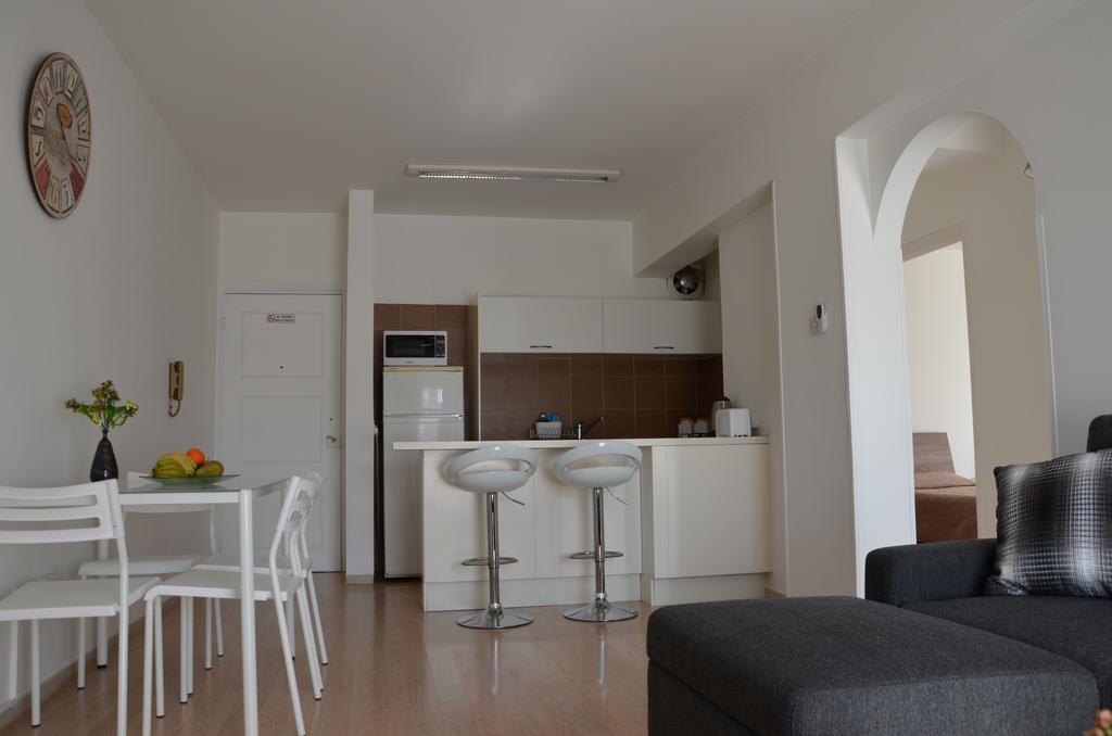 Surf & Sun Holiday Apartments Lemesós Eksteriør bilde