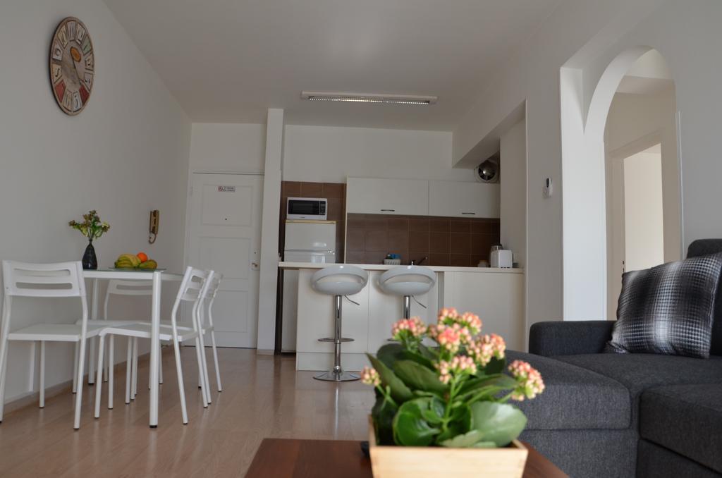 Surf & Sun Holiday Apartments Lemesós Eksteriør bilde