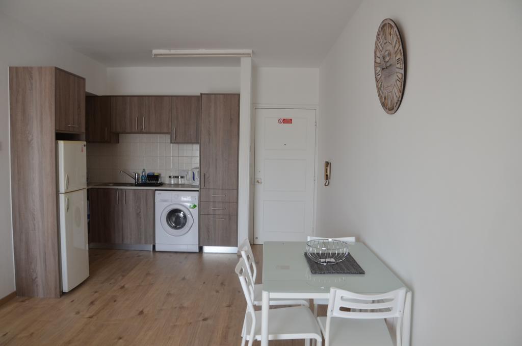 Surf & Sun Holiday Apartments Lemesós Eksteriør bilde