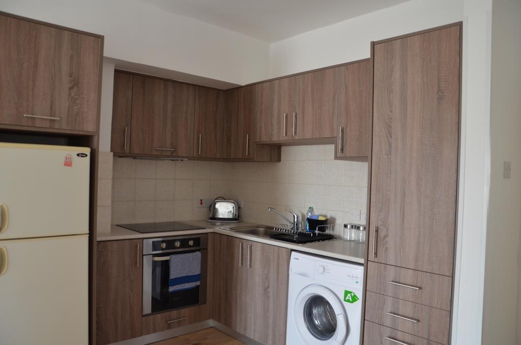 Surf & Sun Holiday Apartments Lemesós Eksteriør bilde