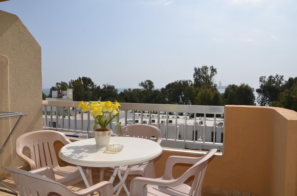 Surf & Sun Holiday Apartments Lemesós Eksteriør bilde