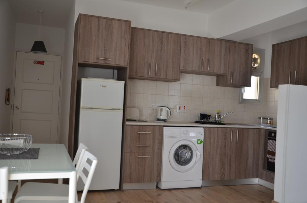 Surf & Sun Holiday Apartments Lemesós Eksteriør bilde