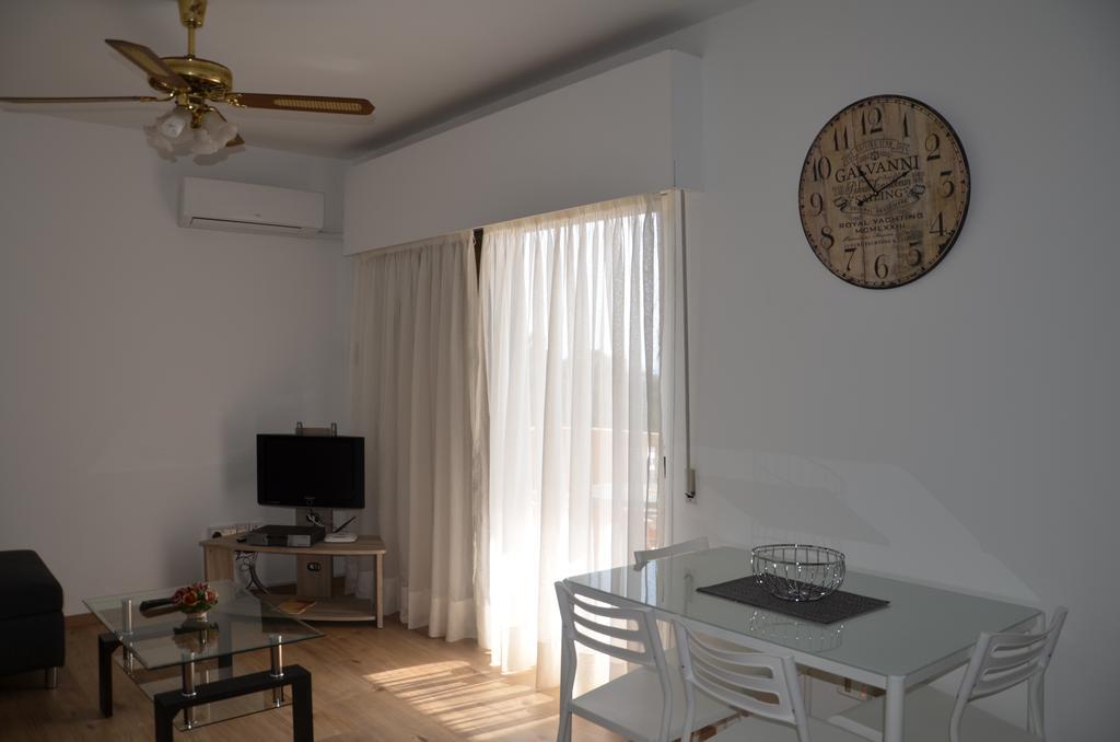 Surf & Sun Holiday Apartments Lemesós Eksteriør bilde