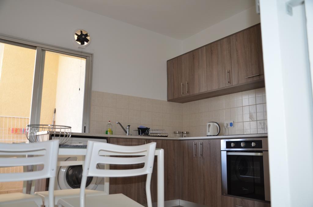Surf & Sun Holiday Apartments Lemesós Eksteriør bilde
