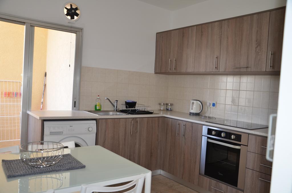 Surf & Sun Holiday Apartments Lemesós Eksteriør bilde