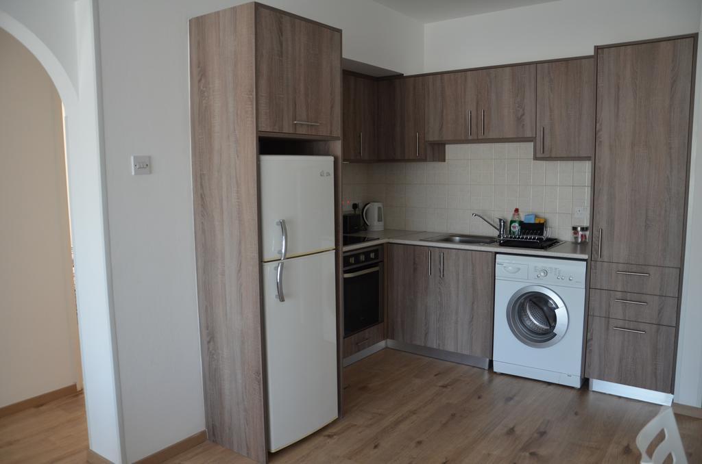 Surf & Sun Holiday Apartments Lemesós Eksteriør bilde