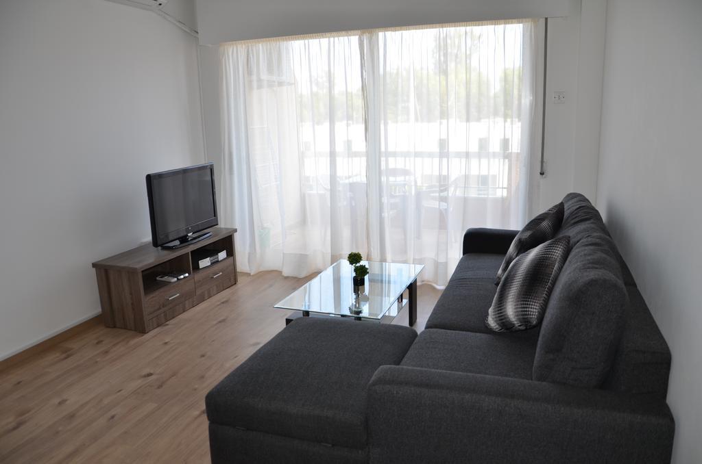 Surf & Sun Holiday Apartments Lemesós Eksteriør bilde