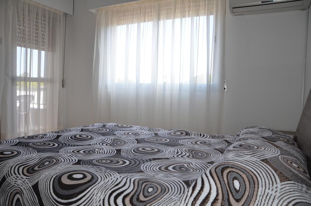 Surf & Sun Holiday Apartments Lemesós Eksteriør bilde